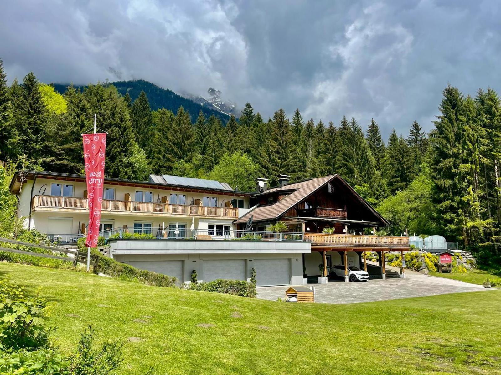 Sweet Cherry - Boutique & Guesthouse Tyrol อินส์บรุค ภายนอก รูปภาพ